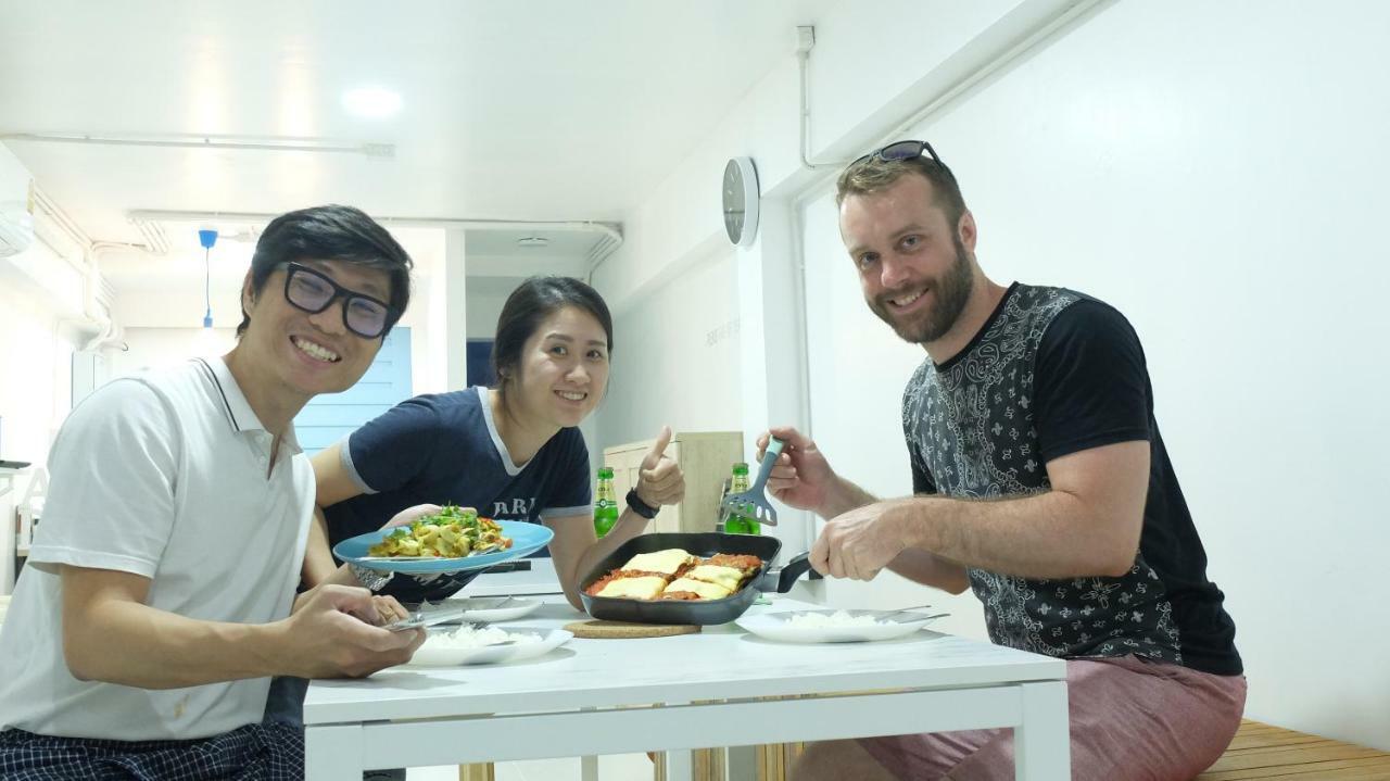 A Dude Mini Hostel (Adults Only) Chiang Mai Exterior foto